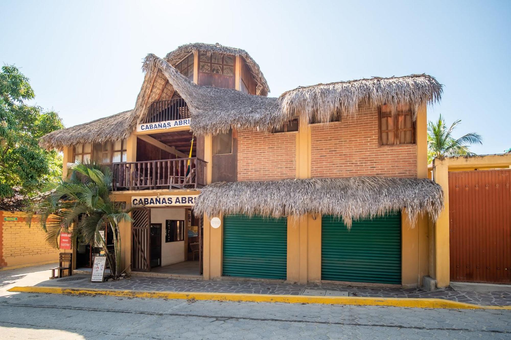 Oyo Abril, Hotel Mazunte